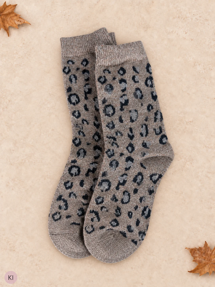 Kuschelige Socken mit Leomuster