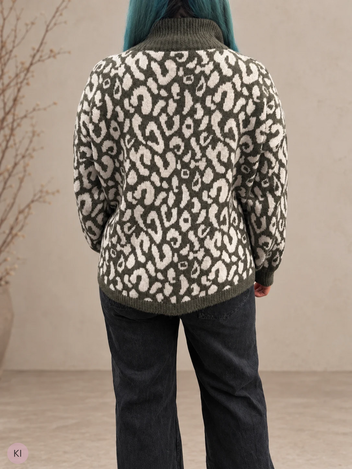 Strickjacke mit Leo-Muster und Stehkragen