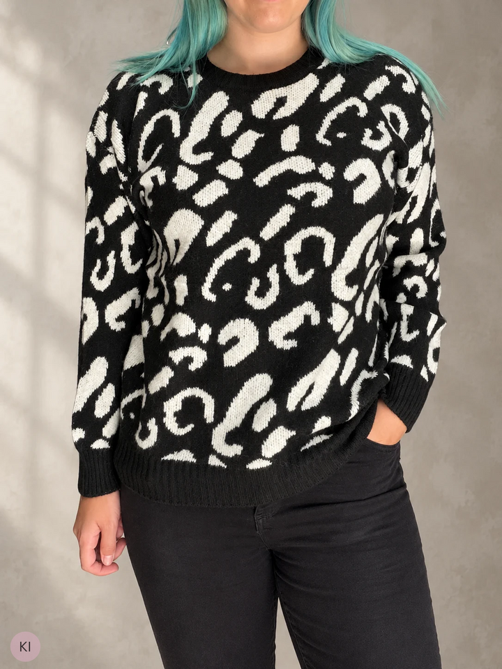 Strickpullover mit Leo-Muster