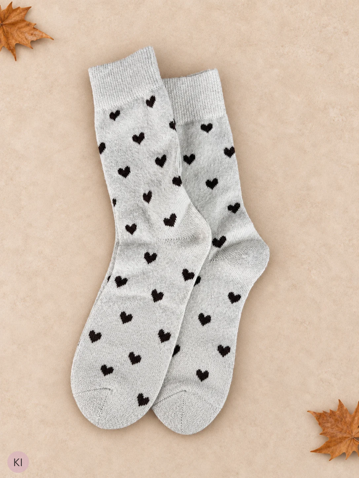 Kuschelige Socken mit Herzchenmuster