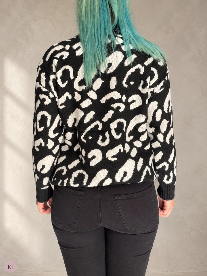Strickpullover mit Leo-Muster