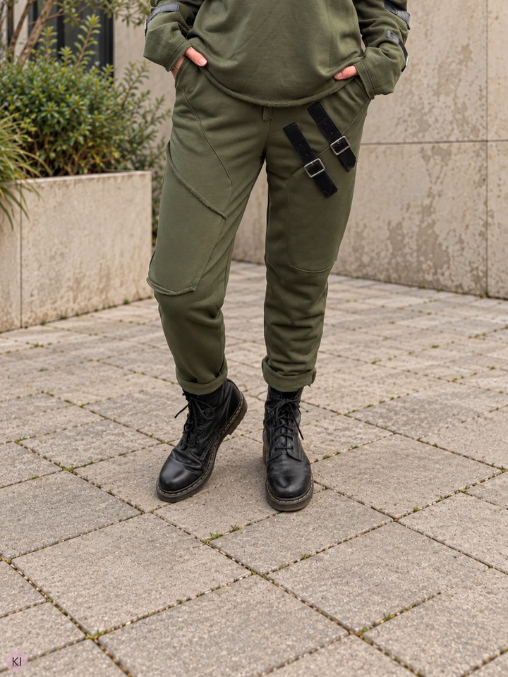 Cargohose mit Schnallendetails