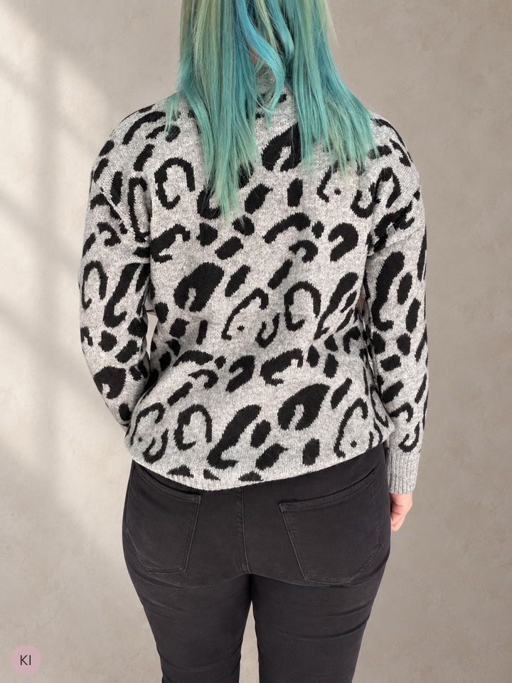 Strickpullover mit Leo-Muster