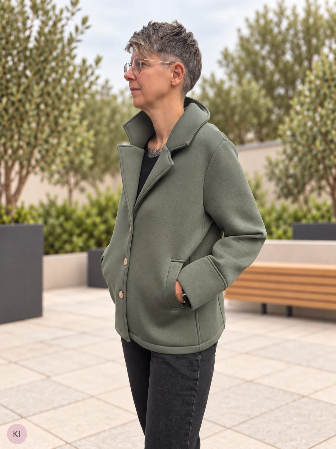 Kurze Jacke mit Reverskragen