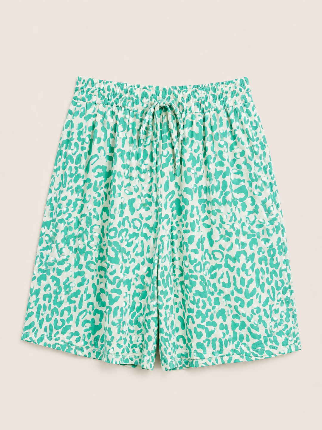 Muselin Shorts mit Leo-Print