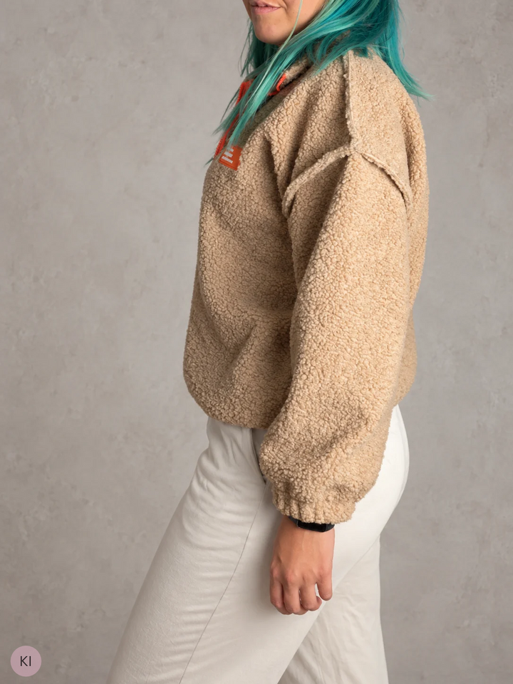 Teddyjacke mit Neon-Detail
