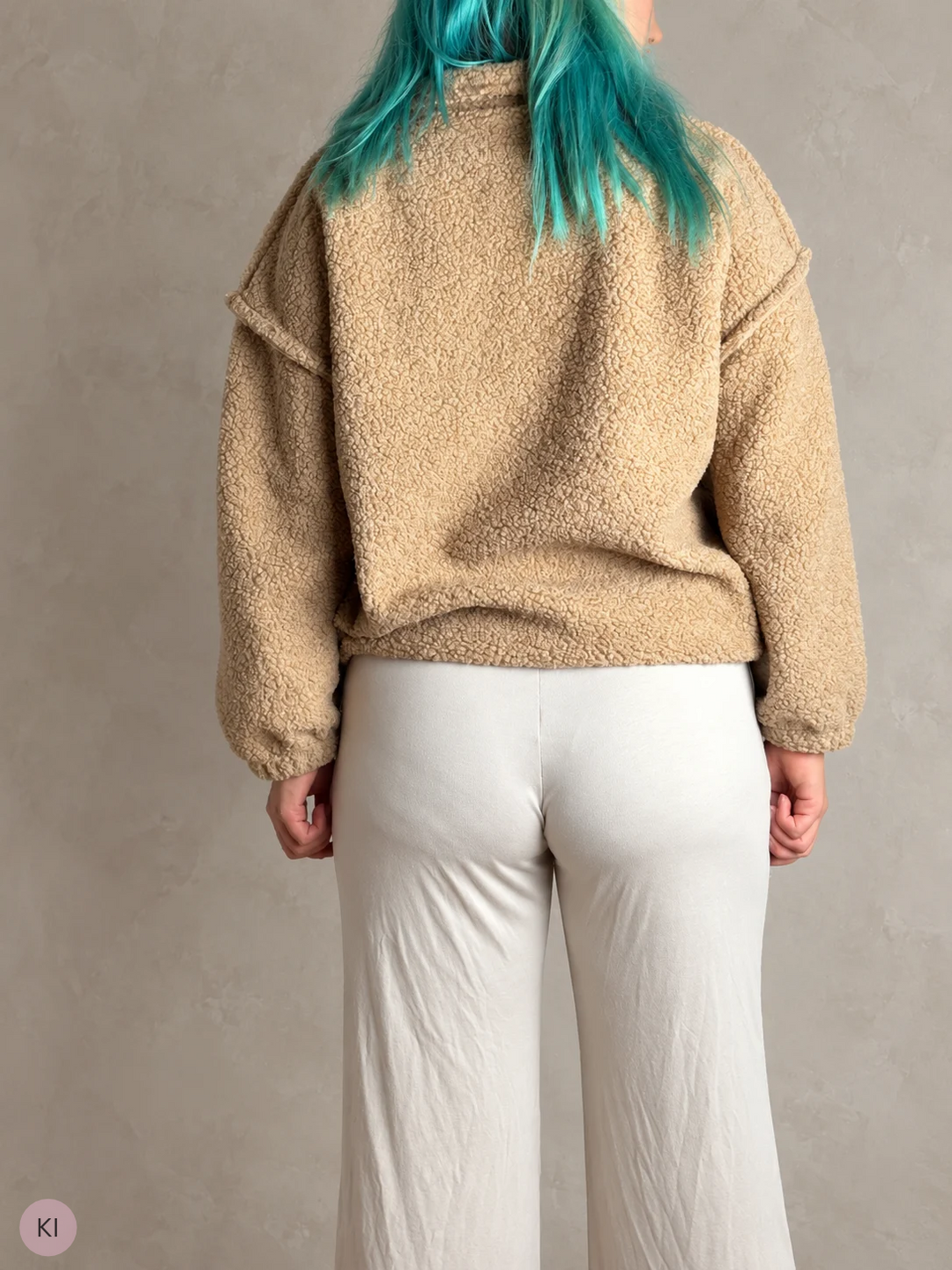 Teddyjacke mit Neon-Detail