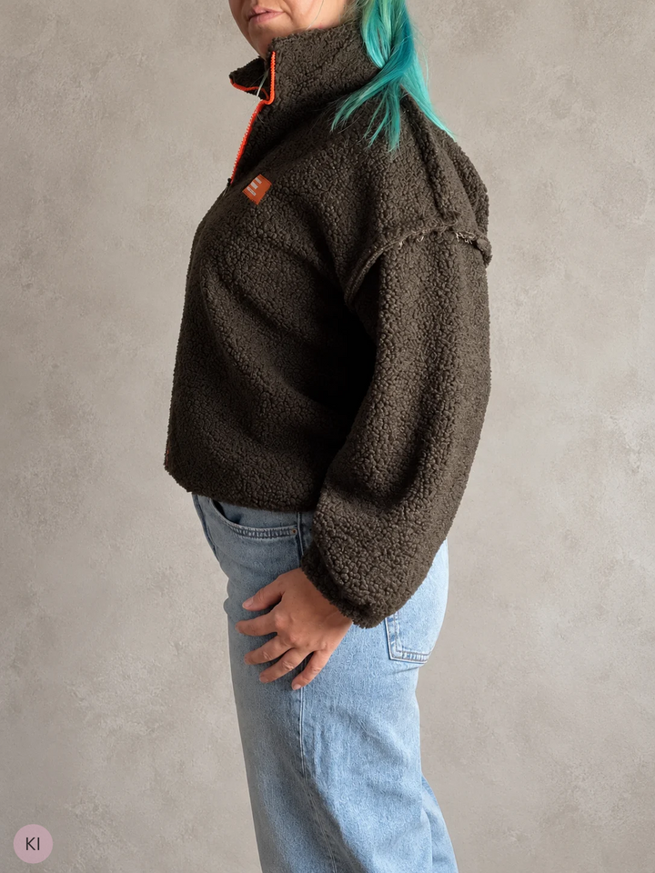 Teddyjacke mit Neon-Detail