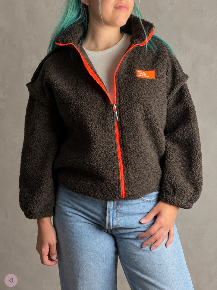 Teddyjacke mit Neon-Detail