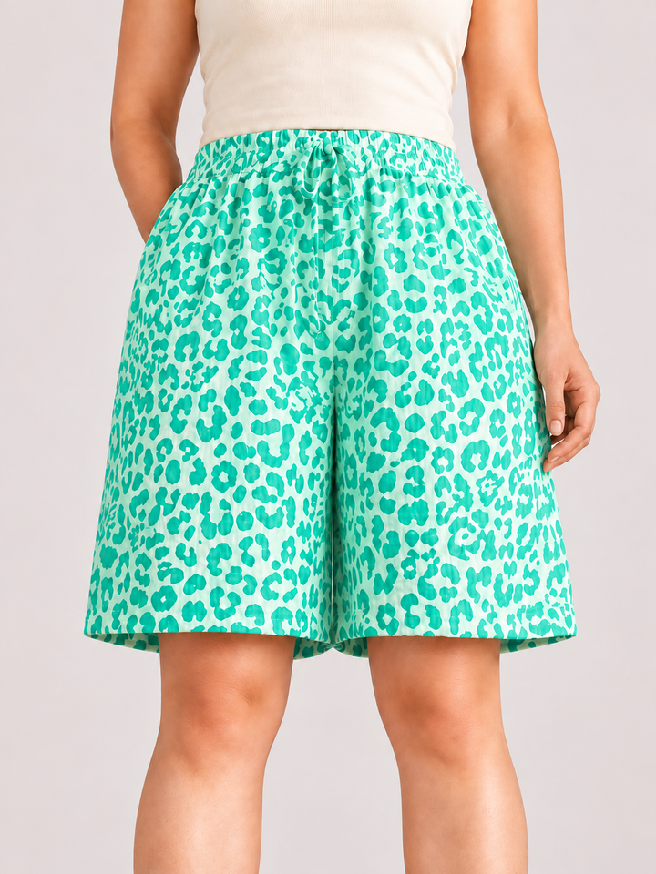 Muselin Shorts mit Leo-Print